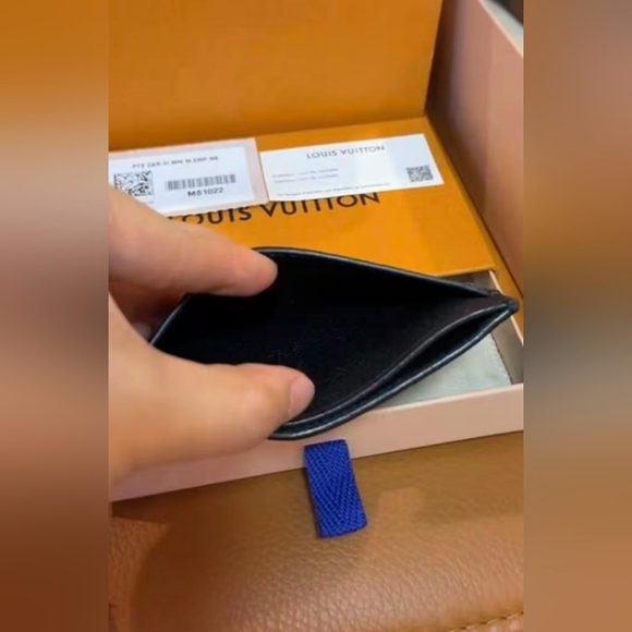 Louis Vuitton Card Holder - Picture 8 of 8